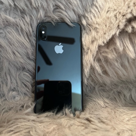 Apple Black Smartphone. $110 IF YOU BUY TODAY - Picture 3 of 6